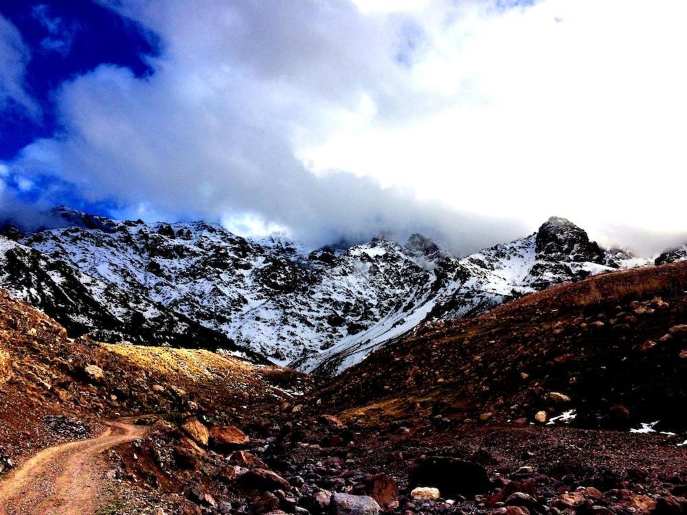 Отель Gite Entre Les Vallees Tacheddirt Экстерьер фото